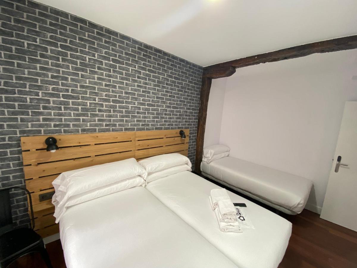 毕尔巴鄂 Casual Mardones酒店 外观 照片 A room at the hotel